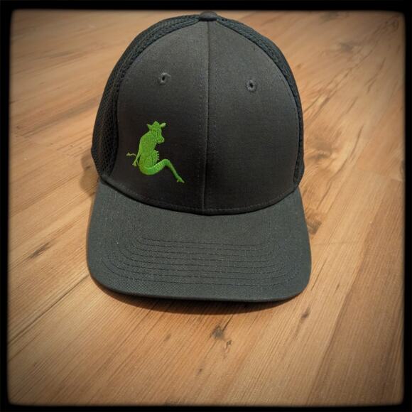 NAKED MUDFLAP Cow Girl 39Thirty Trucker Hat Funny Green Cow Mudflap Girl Pose l - Picture 1 of 9